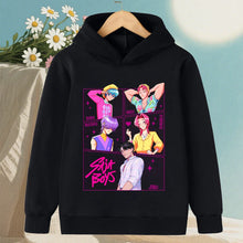 Lade das Bild in den Galerie-Viewer, Kinder-Kapuzenpullover im Huntrix K-Pop Demon Hunters Stil – Saja, Derpy und viele weitere Motive verfügbar
