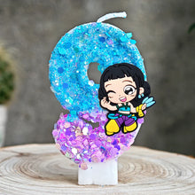 Lade das Bild in den Galerie-Viewer, Festliche K-Pop Demon Hunters Kerze – inklusive Jahreszahl für Geburtstage