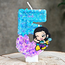 Lade das Bild in den Galerie-Viewer, Festliche K-Pop Demon Hunters Kerze – inklusive Jahreszahl für Geburtstage