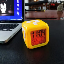Lade das Bild in den Galerie-Viewer, Super Mario LED Wecker mit Alarmfunktion im Fragezeichen Look