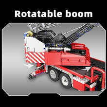 Lade das Bild in den Galerie-Viewer, Technik Baustein Set Feuerwehr Auto mit Fernbedienung (4886 Teile) kaufen - Pk.toys