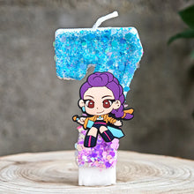 Lade das Bild in den Galerie-Viewer, Festliche K-Pop Demon Hunters Kerze – inklusive Jahreszahl für Geburtstage
