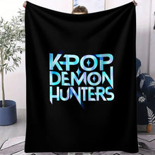 Lade das Bild in den Galerie-Viewer, Kuschelige Flanelldecken im Hunterix K-Pop Demon Hunters Stil – Auswahl aus 31 Motiven
