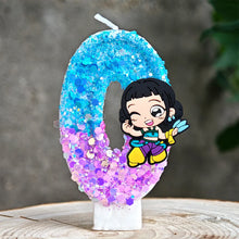 Lade das Bild in den Galerie-Viewer, Festliche K-Pop Demon Hunters Kerze – inklusive Jahreszahl für Geburtstage
