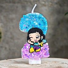 Lade das Bild in den Galerie-Viewer, Festliche K-Pop Demon Hunters Kerze – inklusive Jahreszahl für Geburtstage
