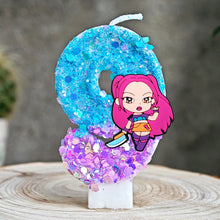 Lade das Bild in den Galerie-Viewer, Festliche K-Pop Demon Hunters Kerze – inklusive Jahreszahl für Geburtstage
