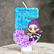 Lade das Bild in den Galerie-Viewer, Festliche K-Pop Demon Hunters Kerze – inklusive Jahreszahl für Geburtstage
