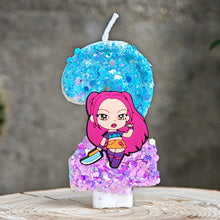 Lade das Bild in den Galerie-Viewer, Festliche K-Pop Demon Hunters Kerze – inklusive Jahreszahl für Geburtstage
