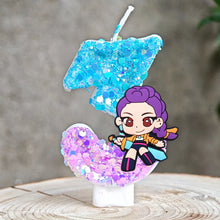 Lade das Bild in den Galerie-Viewer, Festliche K-Pop Demon Hunters Kerze – inklusive Jahreszahl für Geburtstage
