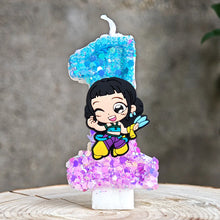 Lade das Bild in den Galerie-Viewer, Festliche K-Pop Demon Hunters Kerze – inklusive Jahreszahl für Geburtstage
