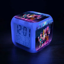 Lade das Bild in den Galerie-Viewer, Stylischer Hunterix K-Pop Demon Hunters Cartoon-Wecker – mit LED-Beleuchtung und Alarm, Motive: Mira, Jinu, Zoey
