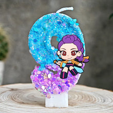 Lade das Bild in den Galerie-Viewer, Festliche K-Pop Demon Hunters Kerze – inklusive Jahreszahl für Geburtstage
