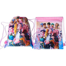 Lade das Bild in den Galerie-Viewer, Kordeltasche „Hunterx K-Pop Demon Hunters“ mit Motiven von Zoey, Rumi und Mira
