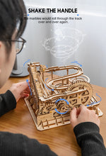 Lade das Bild in den Galerie-Viewer, Robo Murmelbahn aus Holz Spielzeug kaufen - Pk.toys
